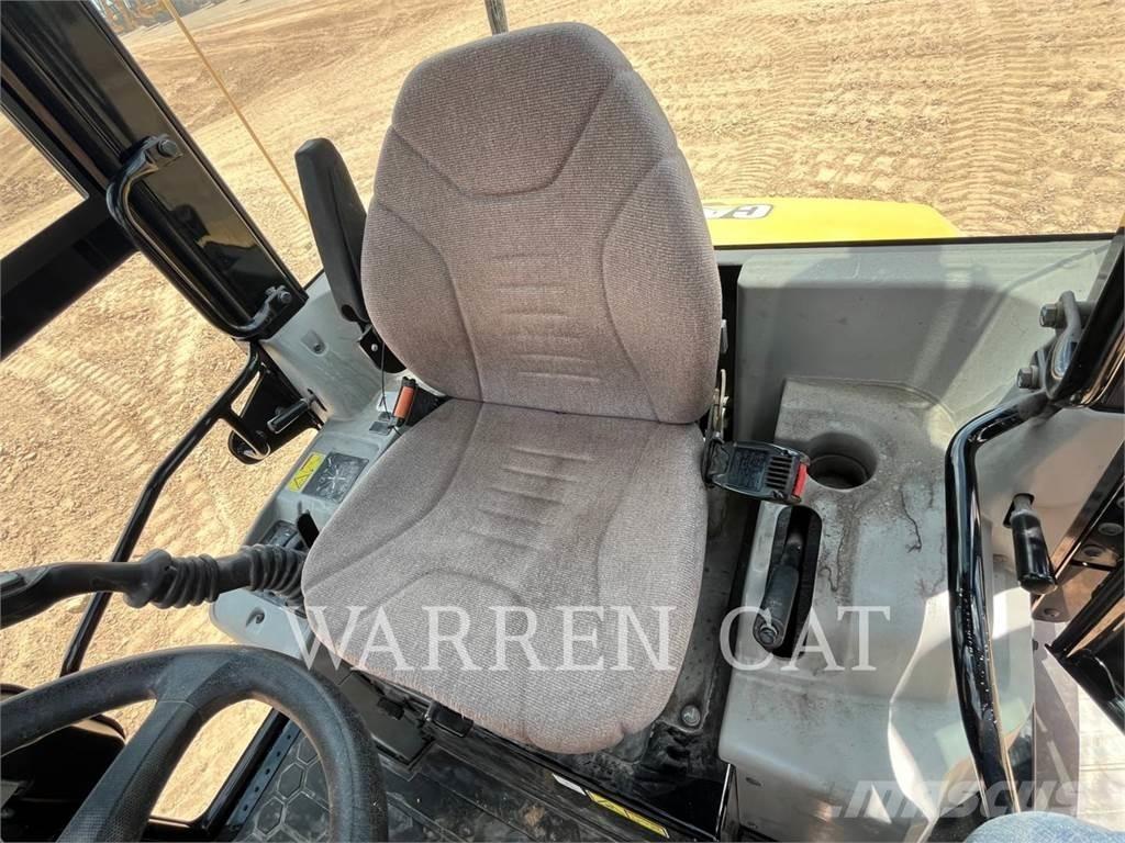 CAT 903D Carregadeiras de rodas
