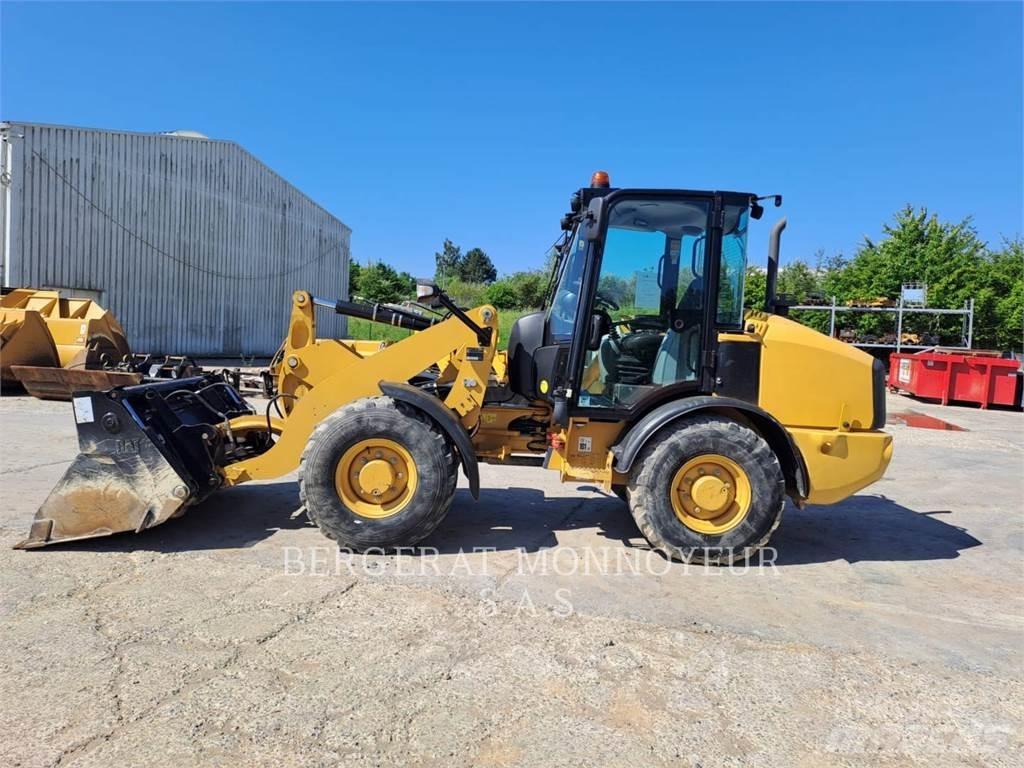 CAT 906M Carregadeiras de rodas