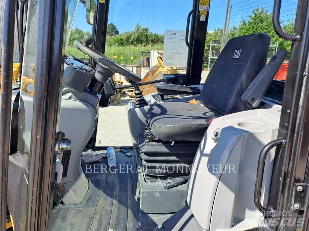 CAT 906M Carregadeiras de rodas