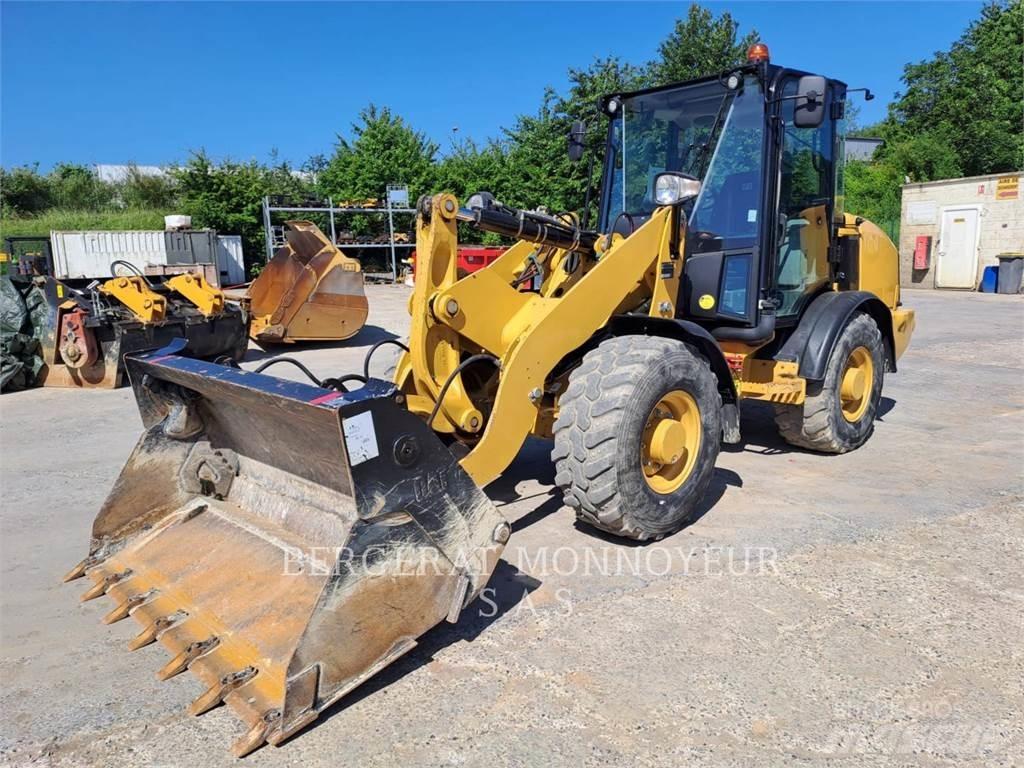 CAT 906M Carregadeiras de rodas