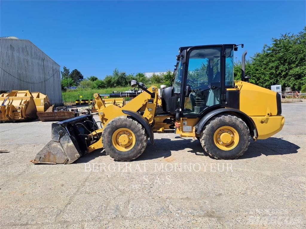 CAT 906M Carregadeiras de rodas