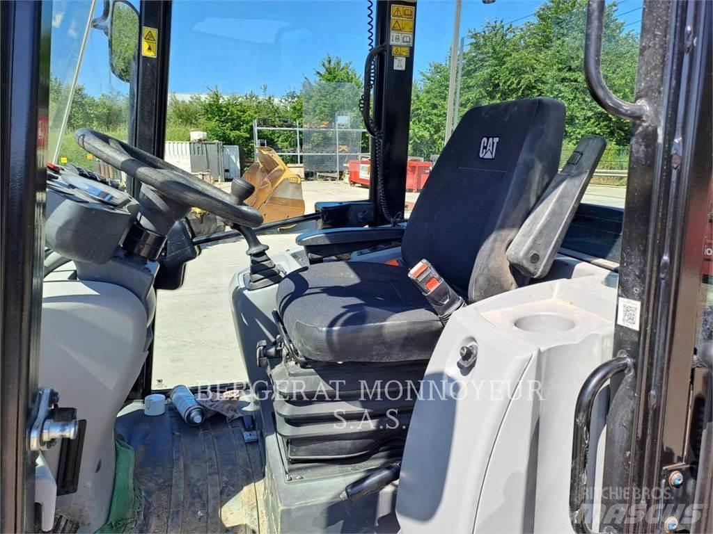 CAT 906M Carregadeiras de rodas