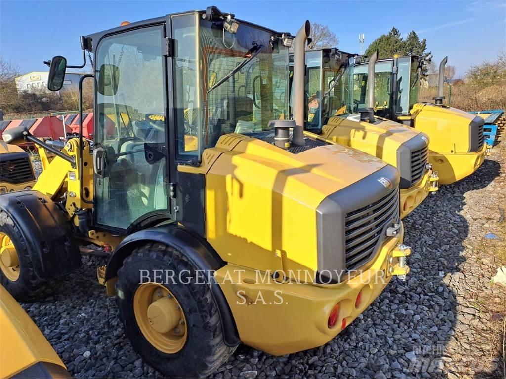 CAT 906M Carregadeiras de rodas
