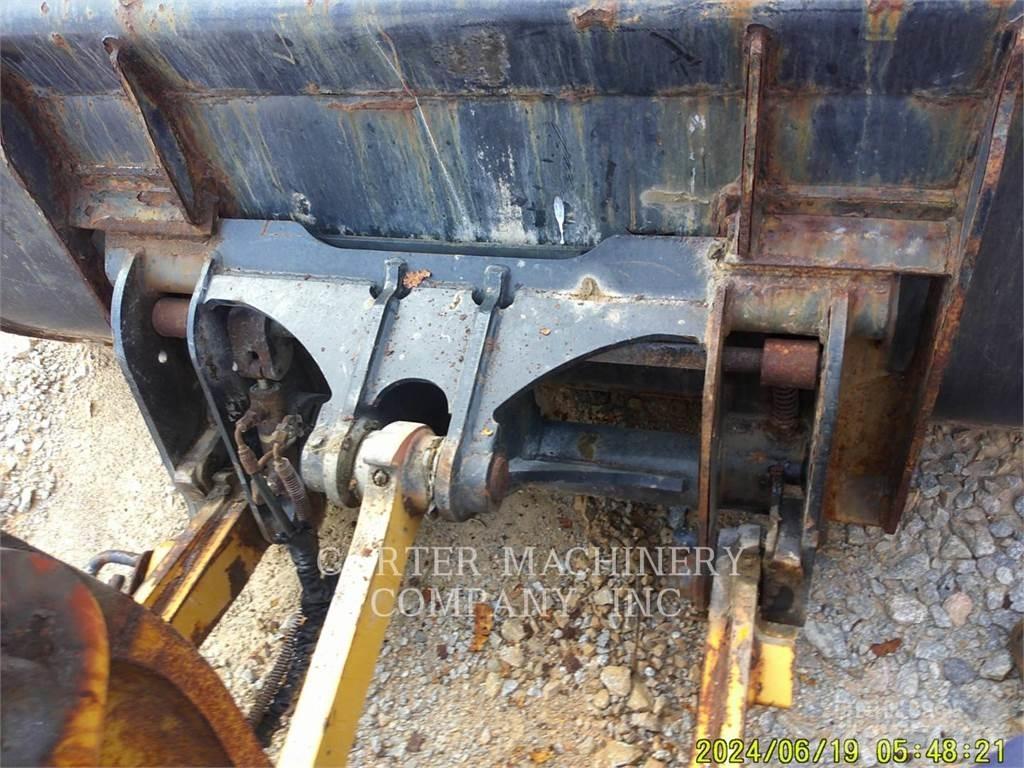 CAT 906M Carregadeiras de rodas
