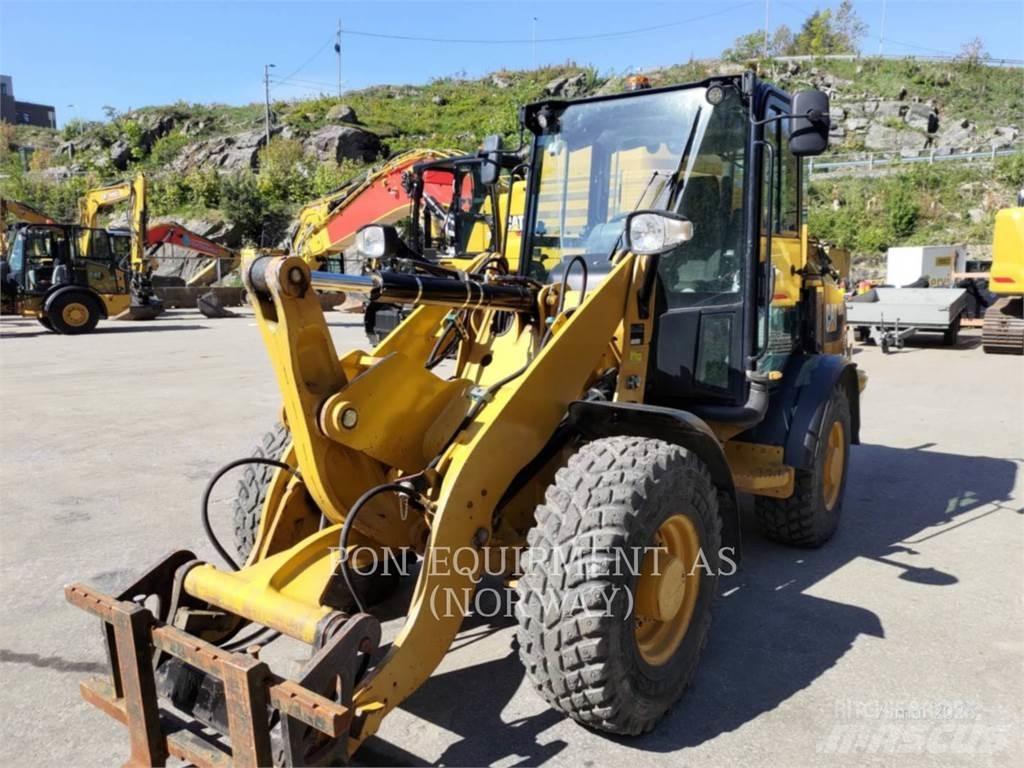 CAT 906M Carregadeiras de rodas