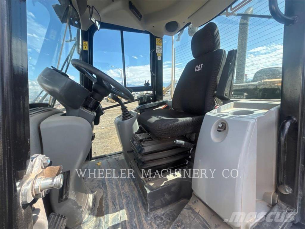 CAT 906M Carregadeiras de rodas