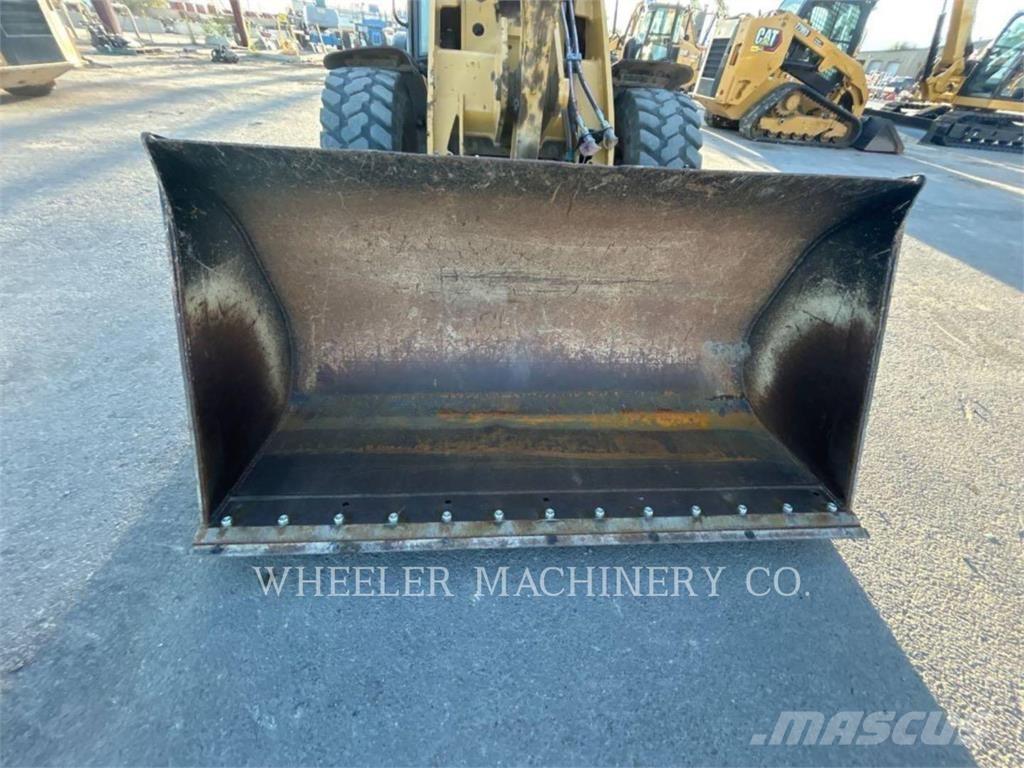 CAT 906M Carregadeiras de rodas