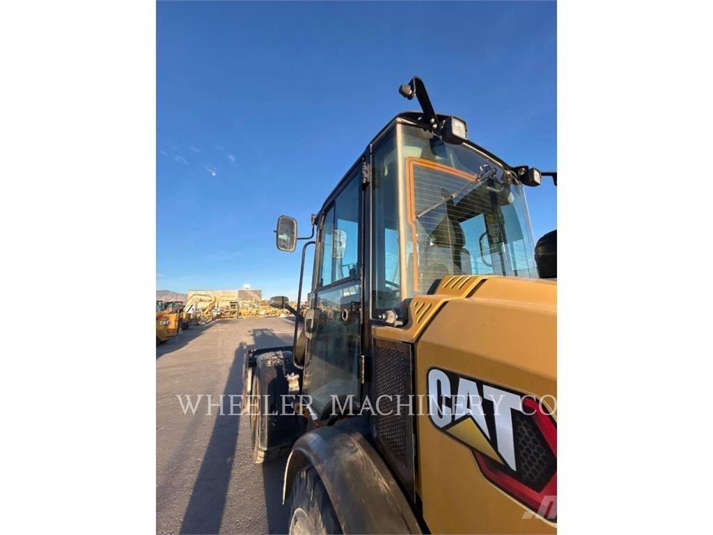 CAT 906M Carregadeiras de rodas
