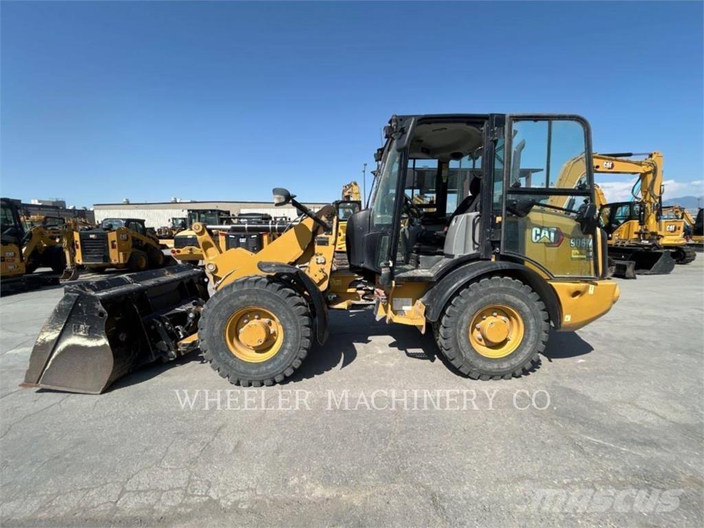 CAT 906M Carregadeiras de rodas