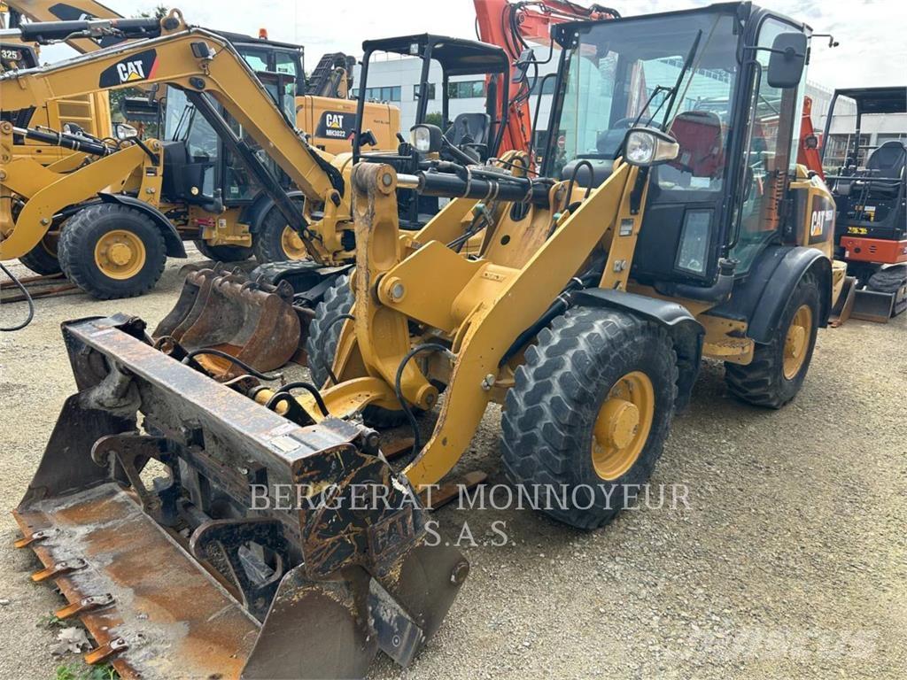 CAT 906M Carregadeiras de rodas