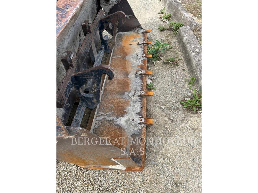 CAT 906M Carregadeiras de rodas