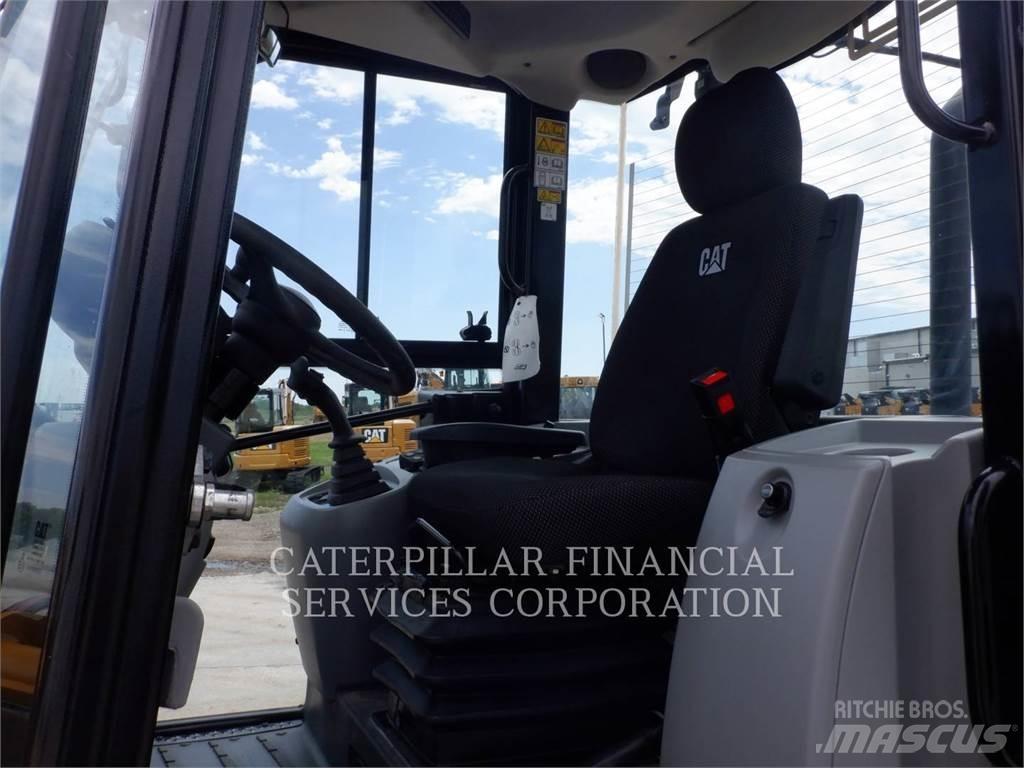 CAT 908M Carregadeiras de rodas