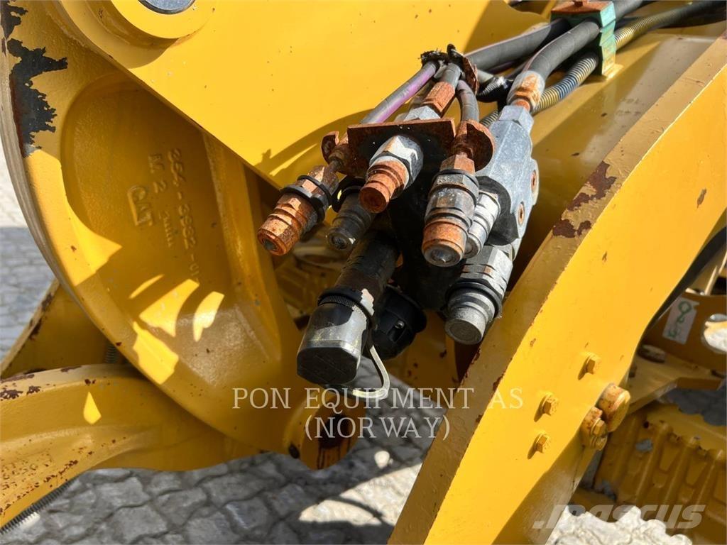 CAT 908M Carregadeiras de rodas