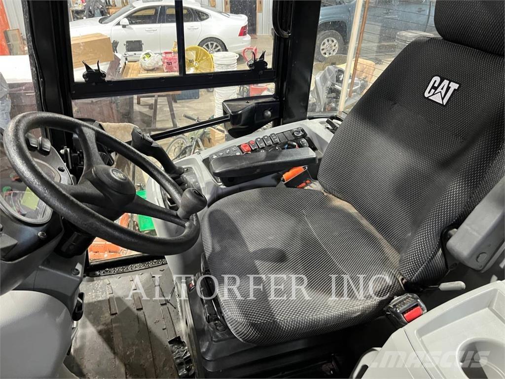 CAT 908M Mini carregadoras
