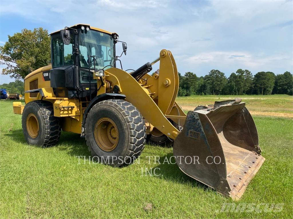 CAT 926M Carregadeiras de rodas