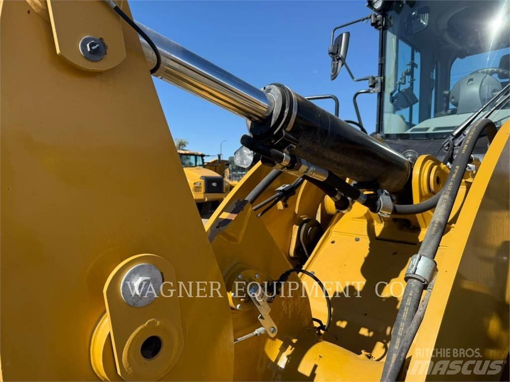 CAT 930M Carregadeiras de rodas