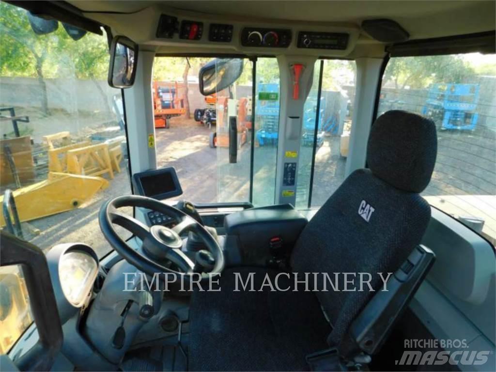 CAT 930M Carregadeiras de rodas