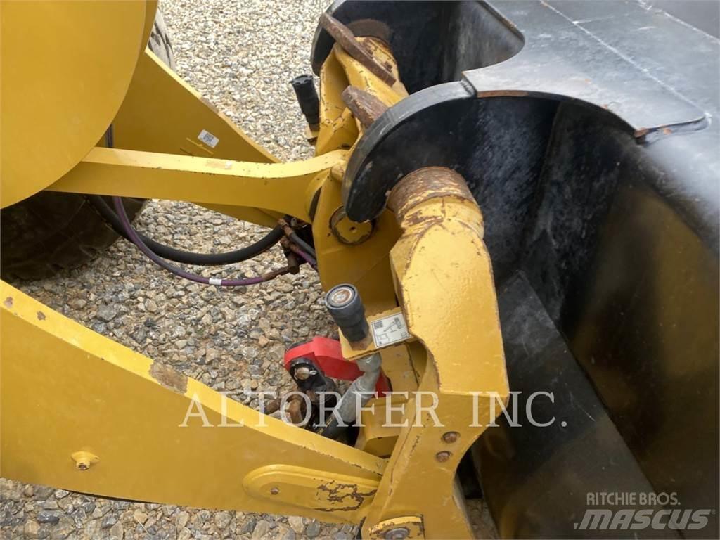CAT 930M Dozers - Tratores rastos