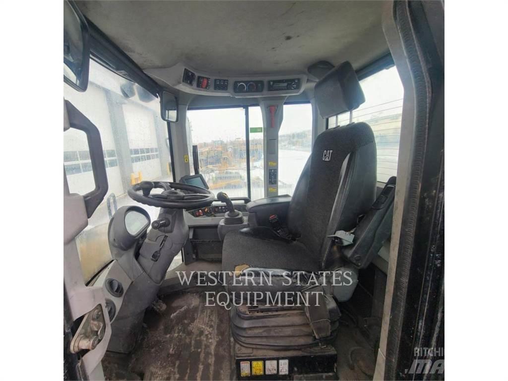CAT 930M Carregadeiras de rodas