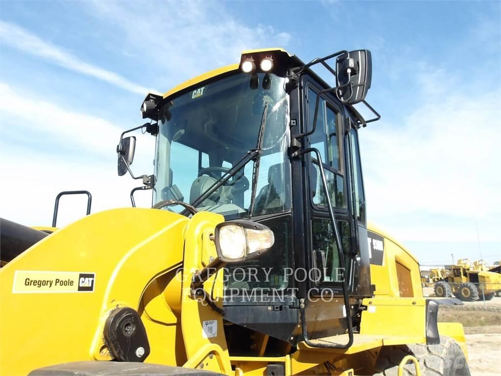 CAT 930M Carregadeiras de rodas