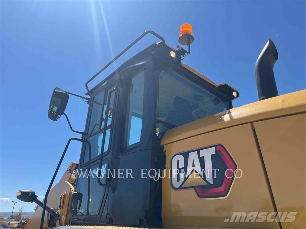 CAT 930M Carregadeiras de rodas