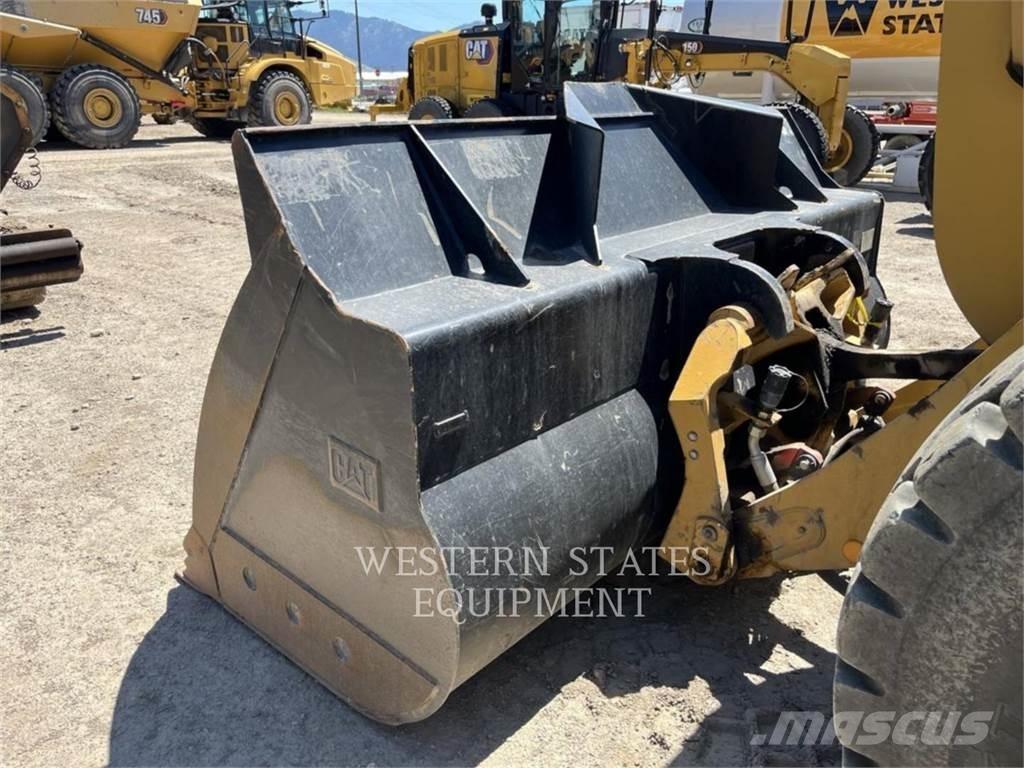 CAT 930M Carregadeiras de rodas