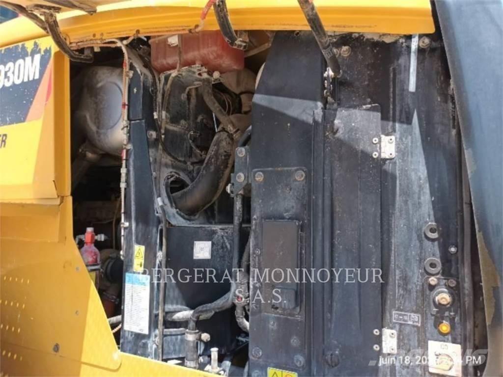 CAT 930M Carregadeiras de rodas