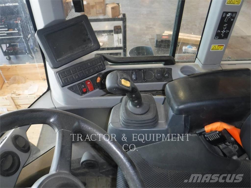 CAT 930M Carregadeiras de rodas