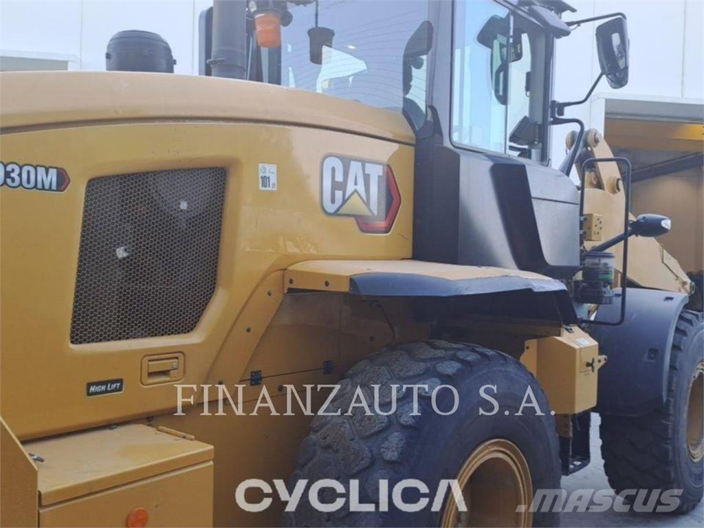 CAT 930M Carregadeiras de rodas