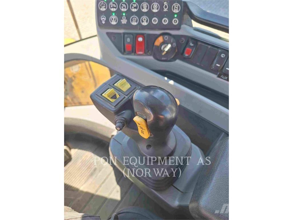 CAT 930M Carregadeiras de rodas