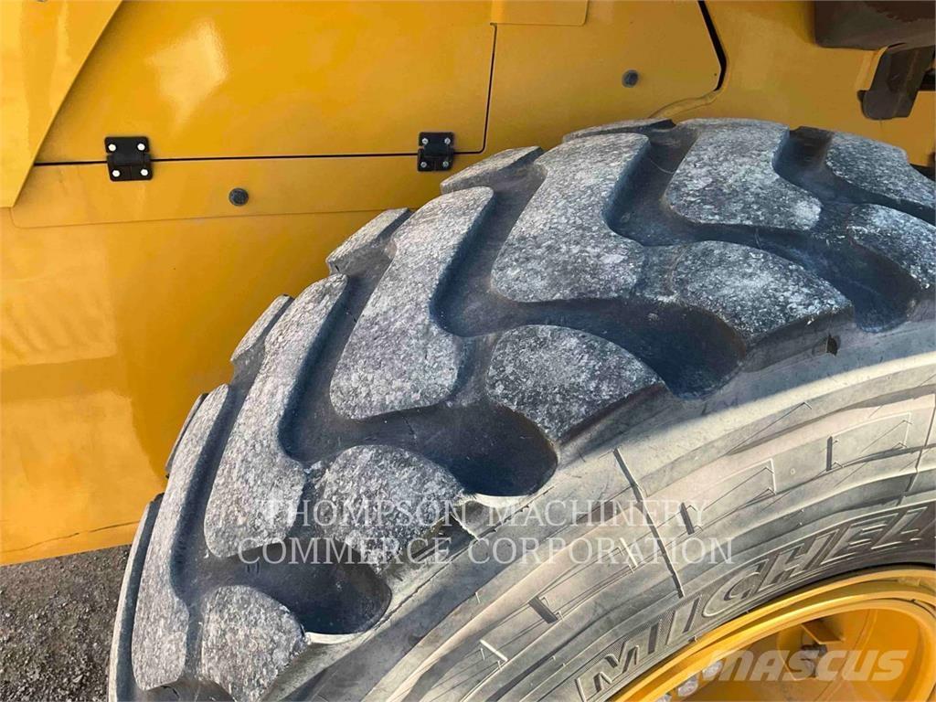 CAT 930M Carregadeiras de rodas