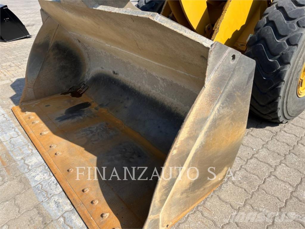 CAT 938M Carregadeiras de rodas