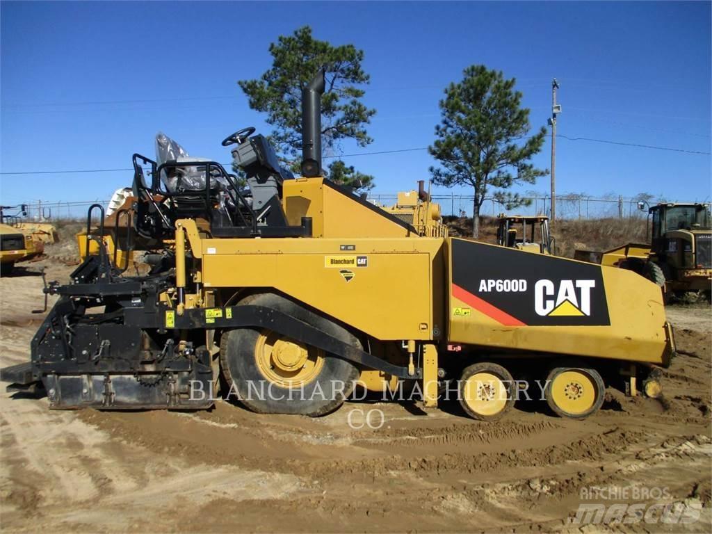 CAT AP-600D Espalhadoras de asfalto