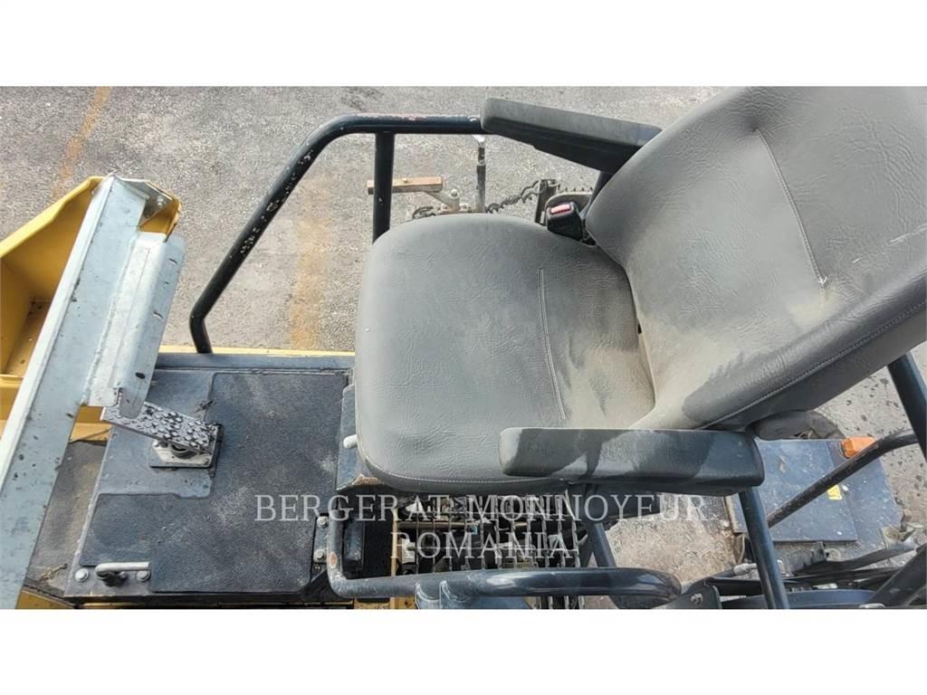 CAT AP-655D Espalhadoras de asfalto