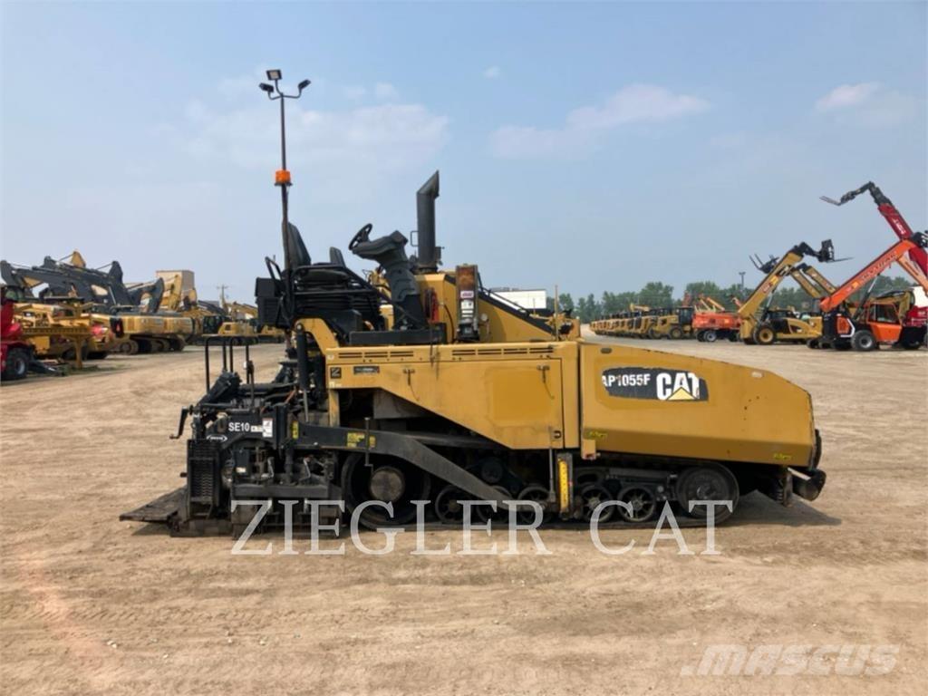 CAT AP1055F Espalhadoras de asfalto