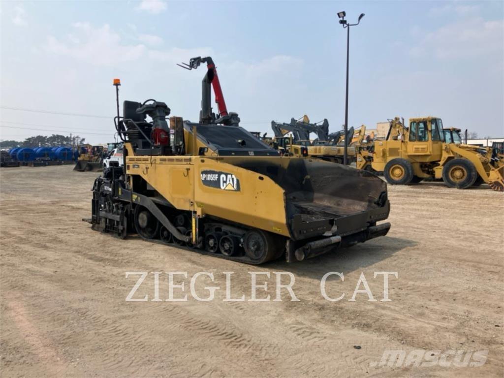 CAT AP1055F Espalhadoras de asfalto