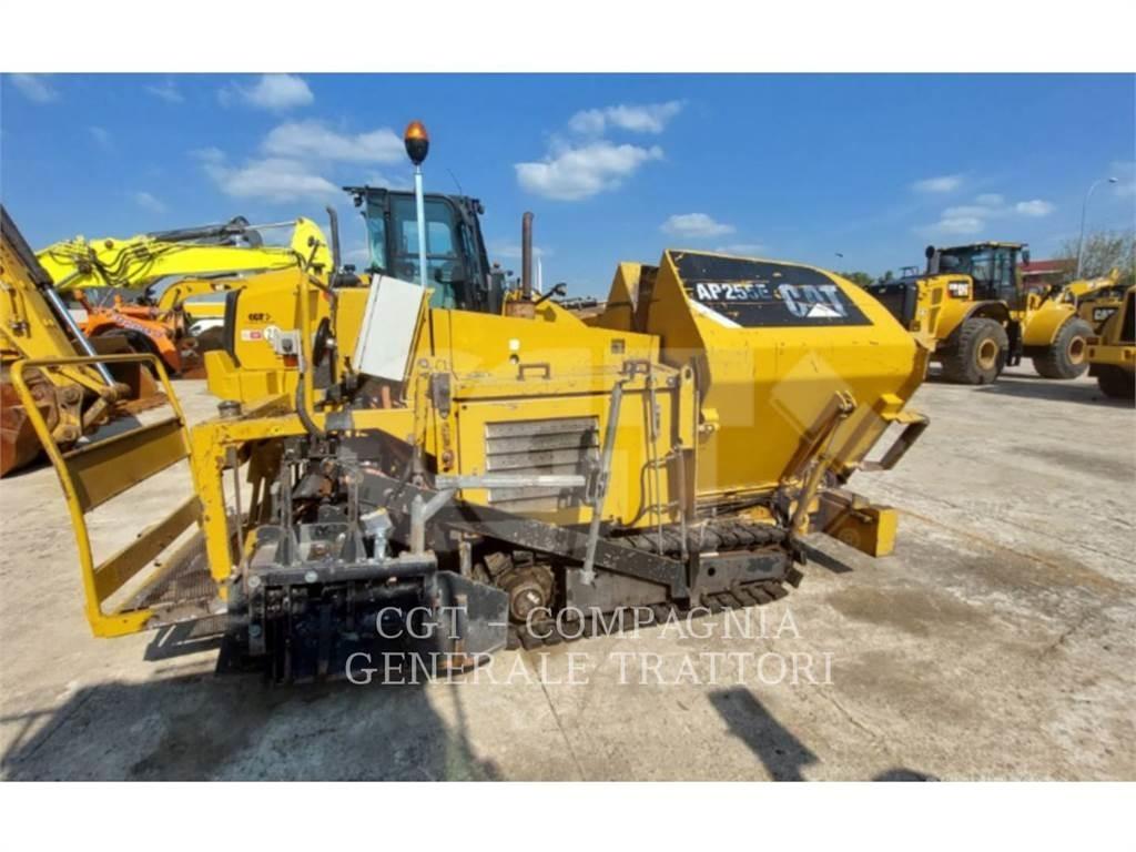 CAT AP255E Espalhadoras de asfalto