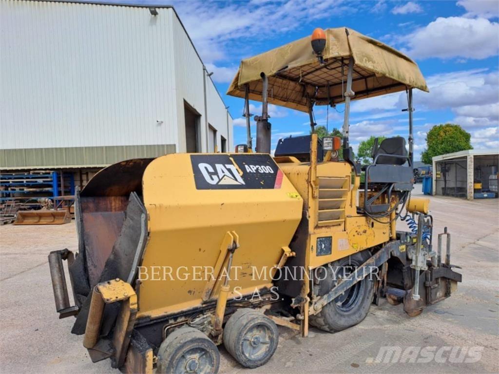 CAT AP300 Espalhadoras de asfalto