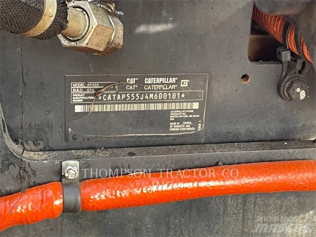 CAT AP555 Espalhadoras de asfalto