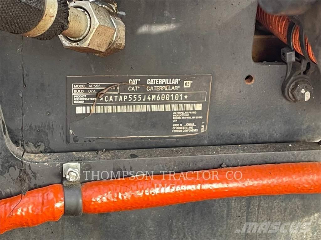 CAT AP555 Espalhadoras de asfalto
