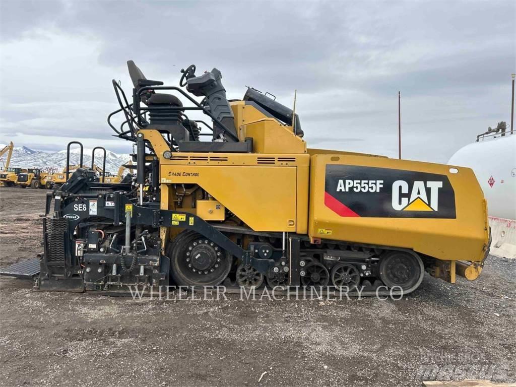CAT AP555F Espalhadoras de asfalto