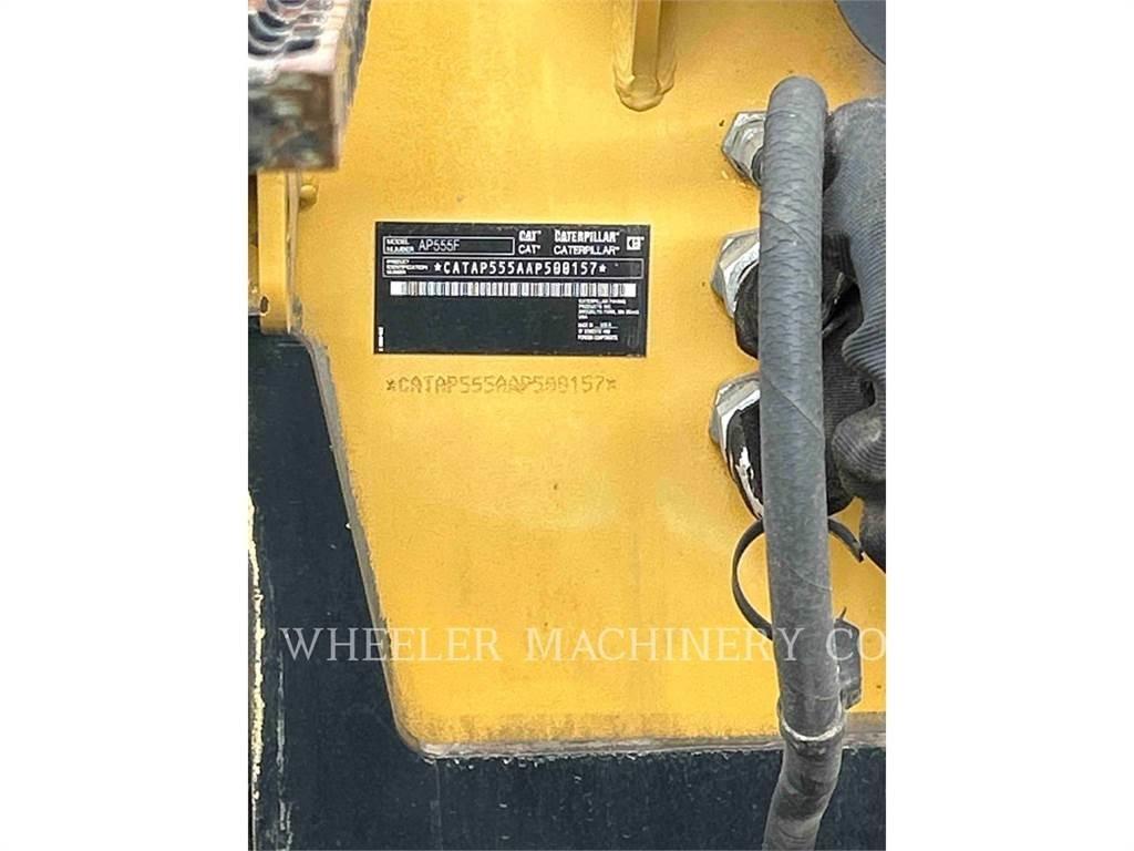 CAT AP555F Espalhadoras de asfalto