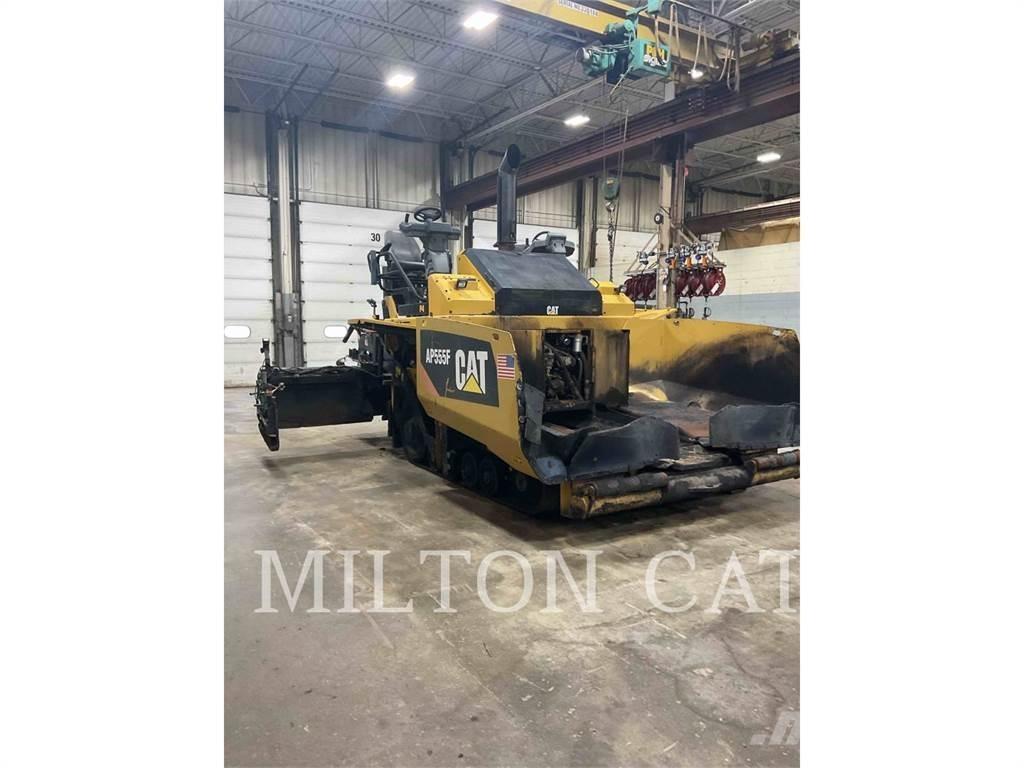 CAT AP555F Espalhadoras de asfalto