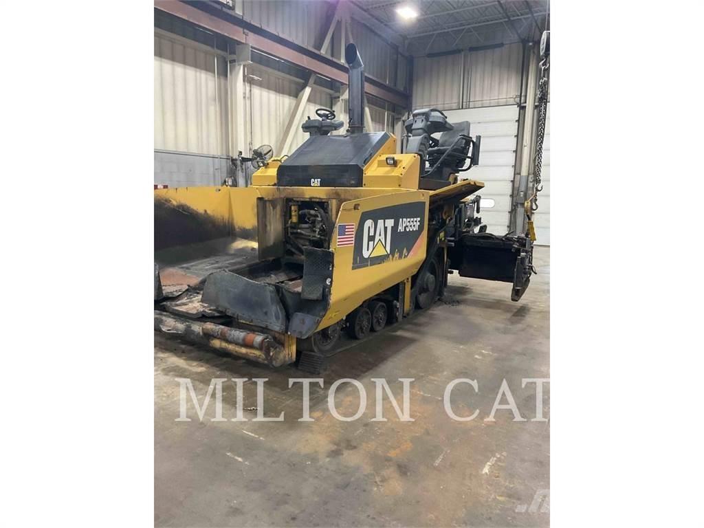 CAT AP555F Espalhadoras de asfalto