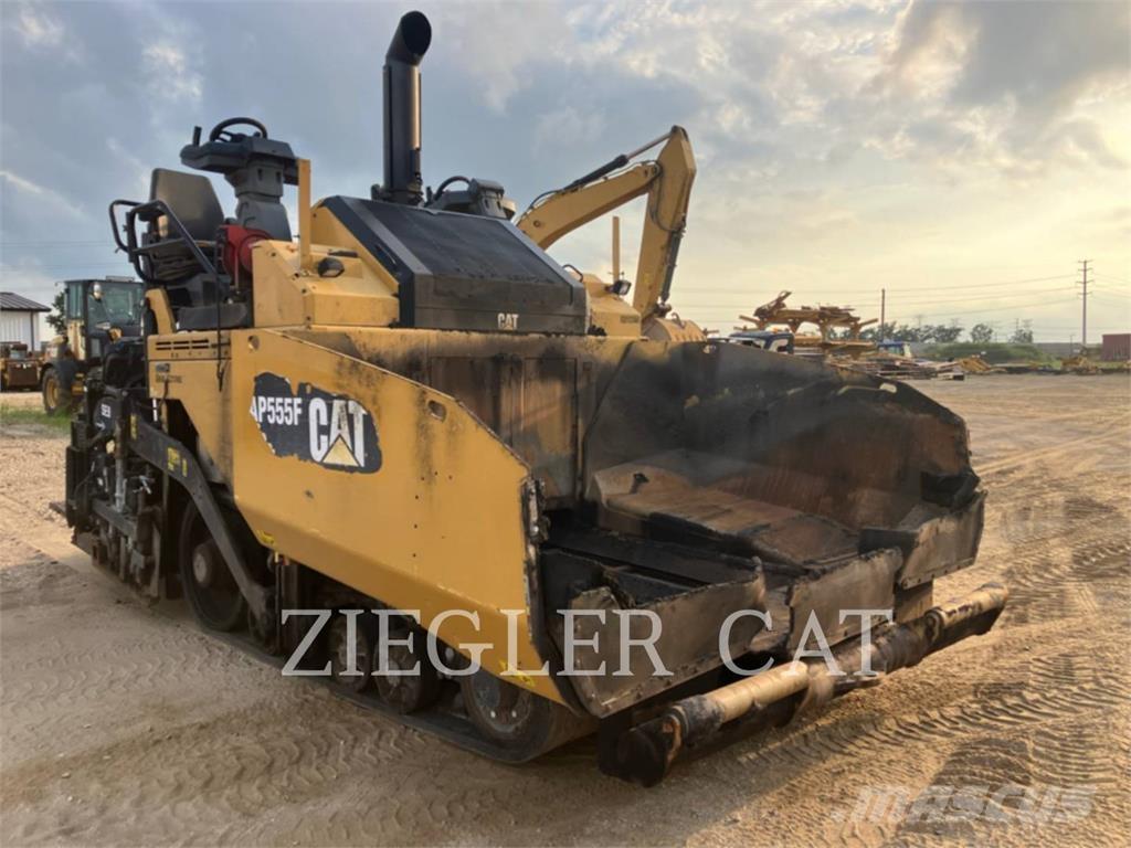 CAT AP555F Espalhadoras de asfalto