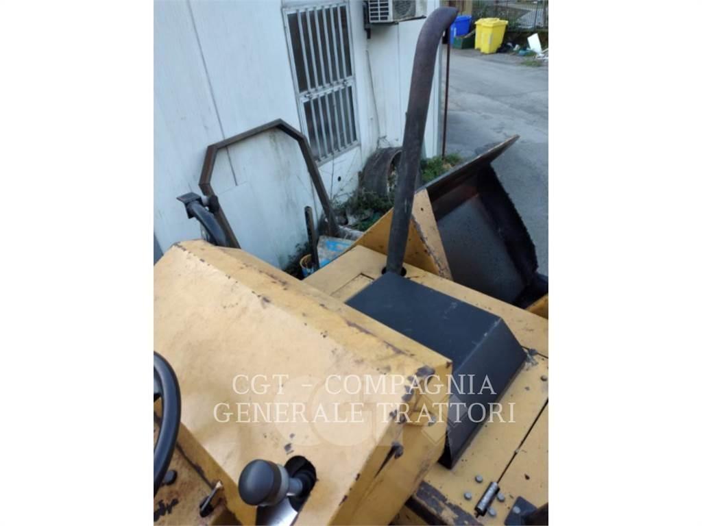 CAT BB730 Espalhadoras de asfalto