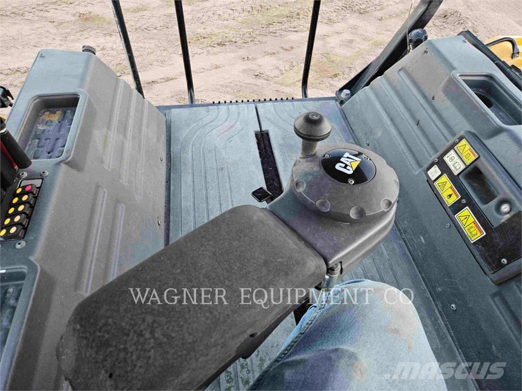 CAT CB16 Espalhadoras de asfalto