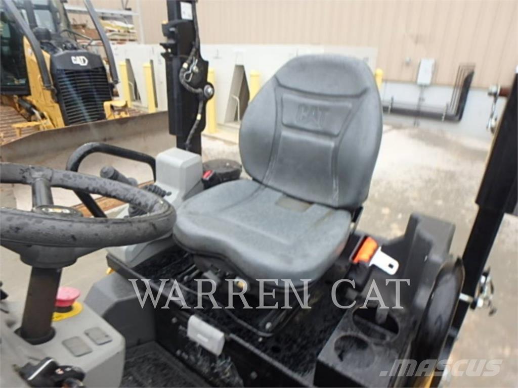 CAT CB2.7 Compactadores para terra