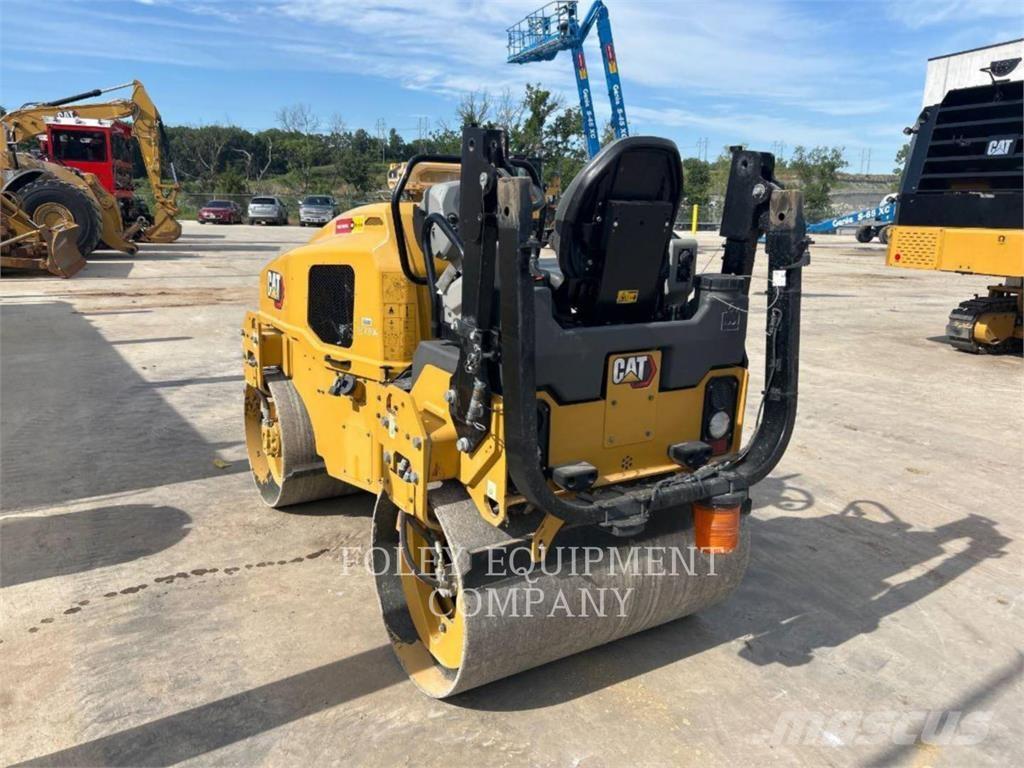 CAT CB2.7-03 Compactadores para terra