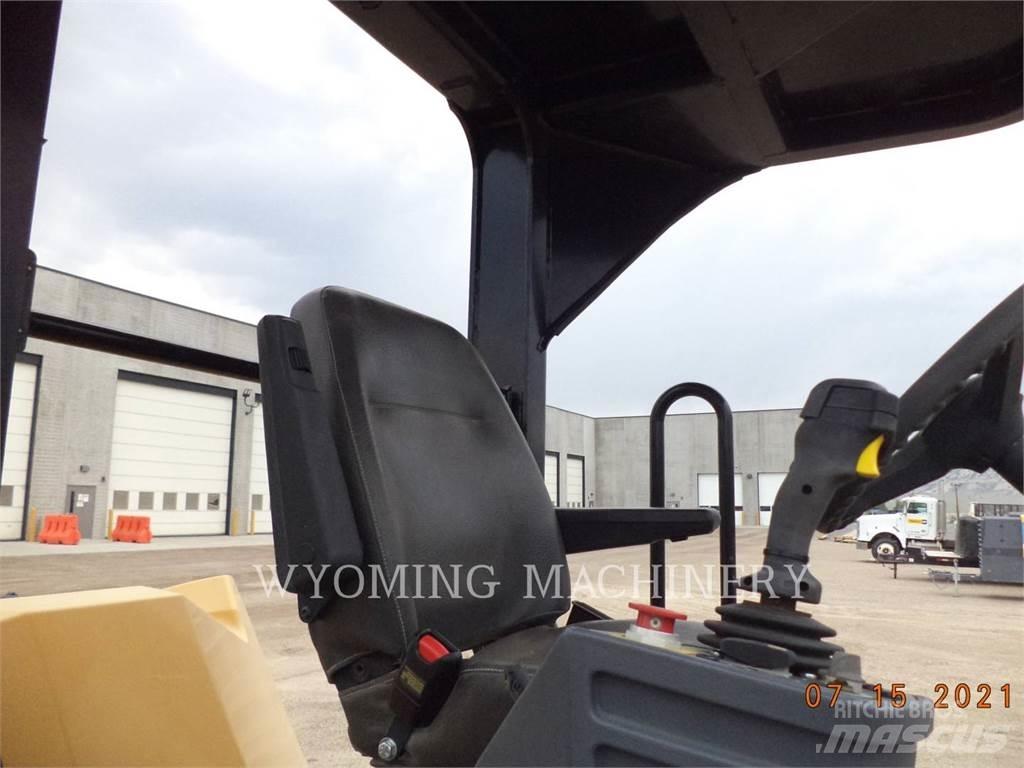 CAT CB64 Compactadores para terra